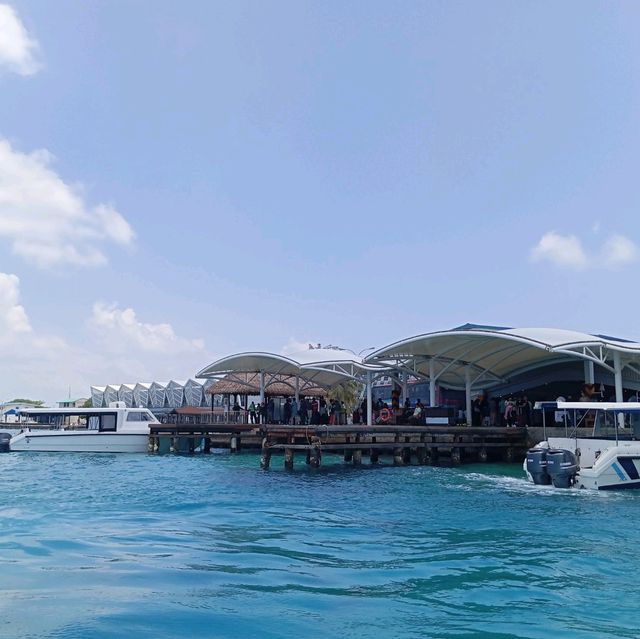 Capturing moments while traveling by boat ⛵ 