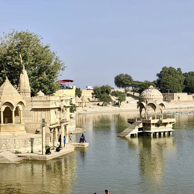 💛 Exploring the Tranquil Gadisar Lake 🛶