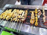 นายปาดหมึกย่างหมวกแดง ร้านเก่าแก่เมืองปากน้ำ