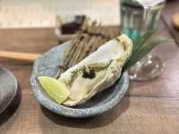 「臺北東區創意日本料理，必試招牌乾貝漢堡加海膽」