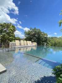 รีวอตท่ามกลางหุบเขาใกล้สวนน้ำ