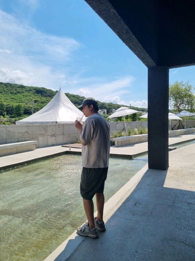 수 공간이 매력적인 감성카페