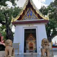 วัดพระศรีรัตนมหาธาตุ  สักการะพระพุทธชินราช