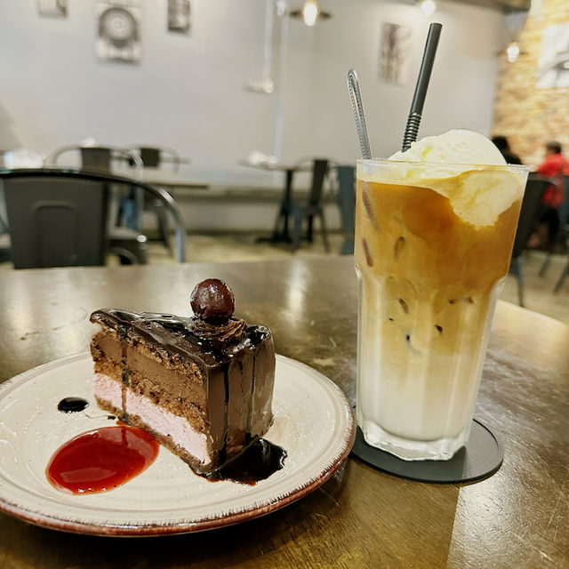 A Delightful Lunch Experience at YOLO Coffee