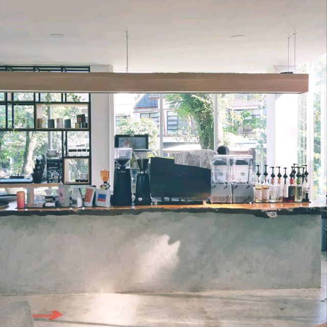 THIS COFFEE SHOP IS LOCATED INSIDE THE EMERALD CLUB HOUSE