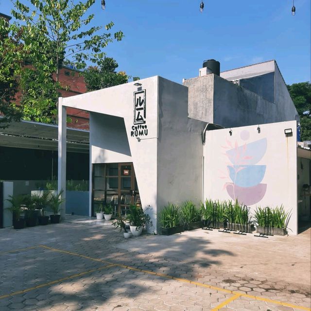 I STOPPED BY RUMU COFFEE, WHICH HAS A JAPANESE INSPIRED CONCEPT
