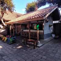 DUMUK BARETO | A SUNDANESE RESTAURANT WITH A VINTAGE TOUCH,OR "BARETO"