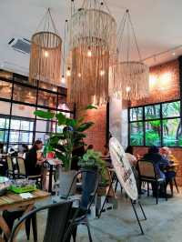 Mini petting zoo cafe - Luckbro Kopi