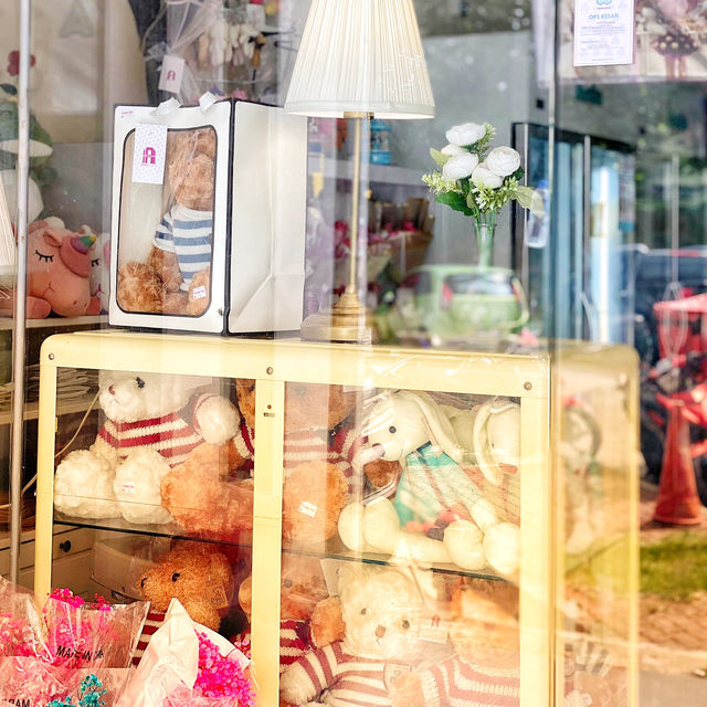 🇲🇾 Mona Liza Cakery: Sweet Treats and Unique Gifts