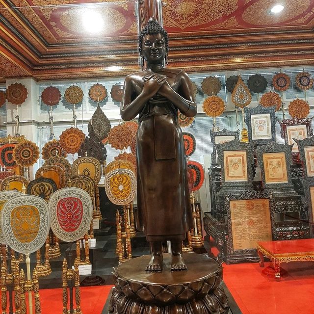 สักการะพระพุทธธรรมกายเทพมงคล ณ วัดปากน้ำฯ