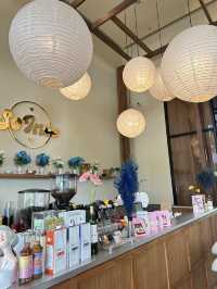 📍So Into cafe & eatery คาเฟ่สวยงามฟีลเทพนิยาย