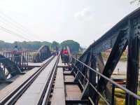 นั่งรถไฟไปเมืองกาญจน์