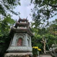 The Marble Mountains : ภูเขาหินอ่อน