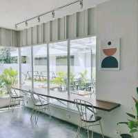 I LIKE THE AMBIANCE HERE