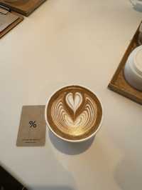 จิบกาแฟพร้อมชมใบไม้เปลี่ยนสีที่ Arabica Arashiyama