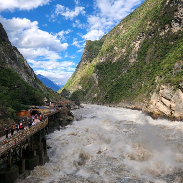 雲南壯觀風景 虎跳峽🐯