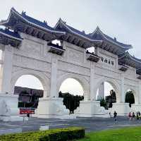 台北中正紀念堂 壯麗的建築與悠然的景觀