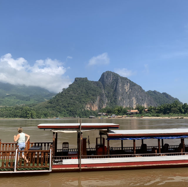 ล่องเรือแม่น้ำโขง เที่ยวถ้ำติ่ง