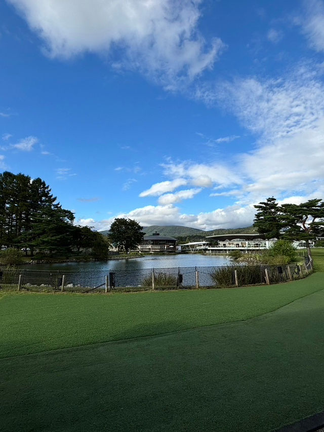 【軽井沢】広大な自然の中でリゾートショッピング！