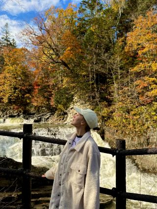 Stunning Fall Colors at Sandan Falls, Hokkaido 🇯🇵