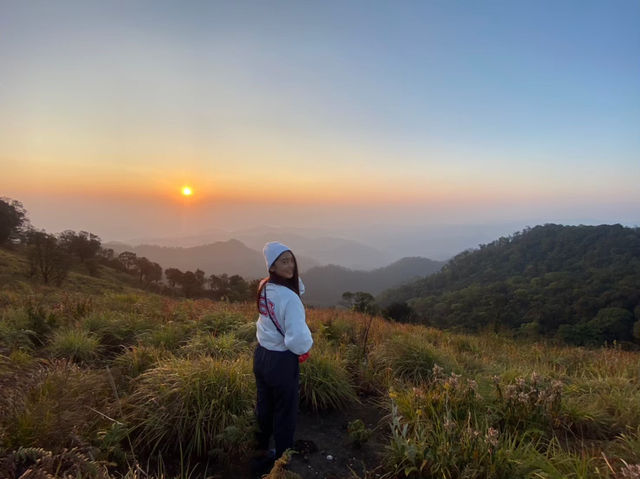 ทุ่งหญ้าสีทอง อุทยาแห่งชาติขุนแจ🏔️🍃