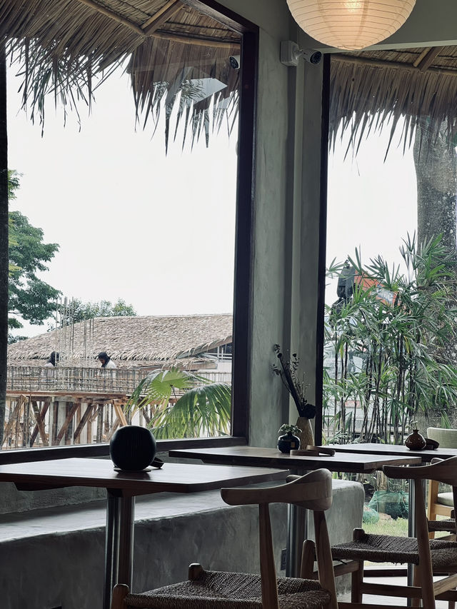 Coastly Cottage คาเฟ่สไตล์บาหลีที่แก่งกระจาน 🏝️