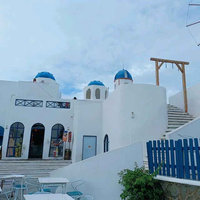 Discover Batam Santorini cafe De Sand 