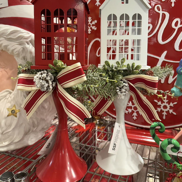 Red, Gold, and Sparkle: Christmas Treasures at SSF Home