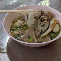 Rung Rueang 榮泰米粉湯，曼谷街頭的米其林美食