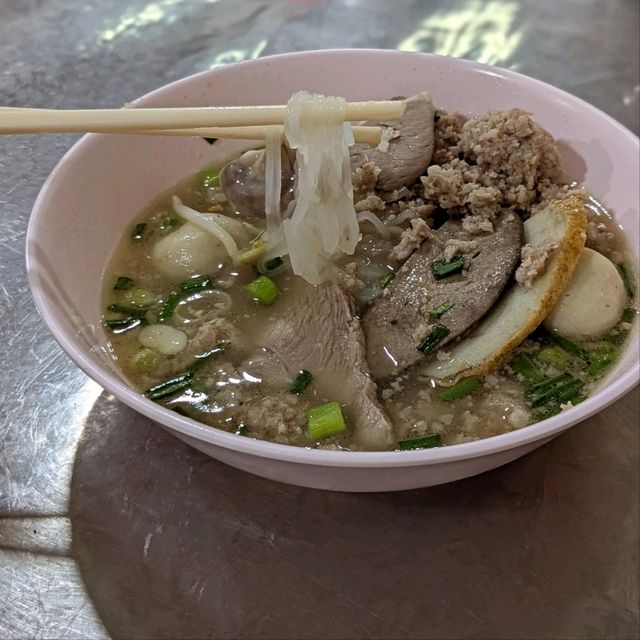 Rung Rueang 榮泰米粉湯，曼谷街頭的米其林美食