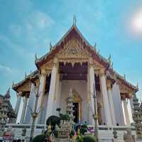 ขอขมากรรมที่วัดสุทัศน์ฯ สายมูต้องลอง