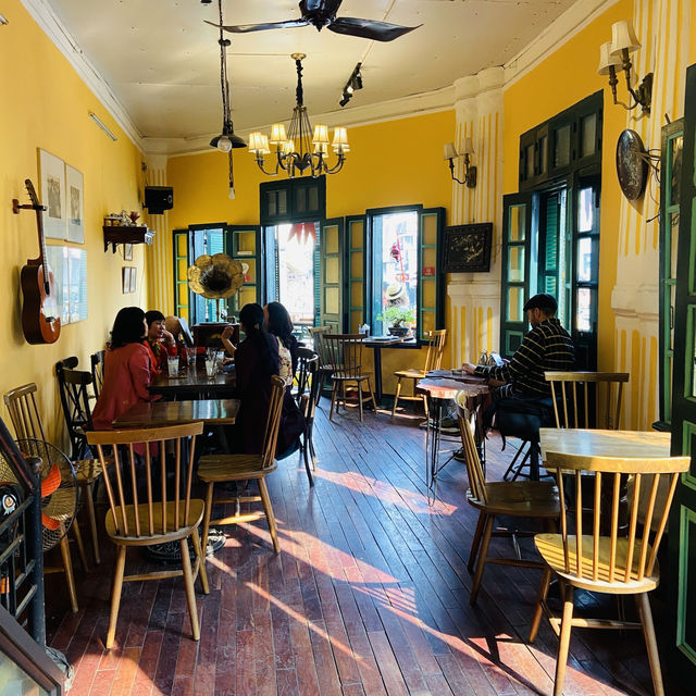 A cozy coffee shop in Hanoi with balcony 🔥