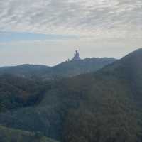 นั่งรถบัสจากสนามบินไปกระเช้า Ngong Ping 36