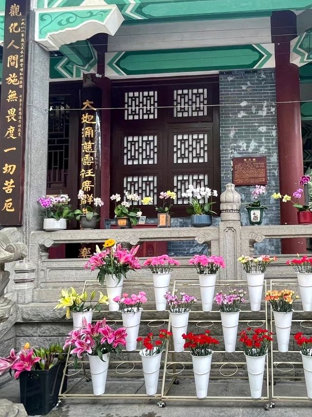 The Temple of Six Banyan Trees