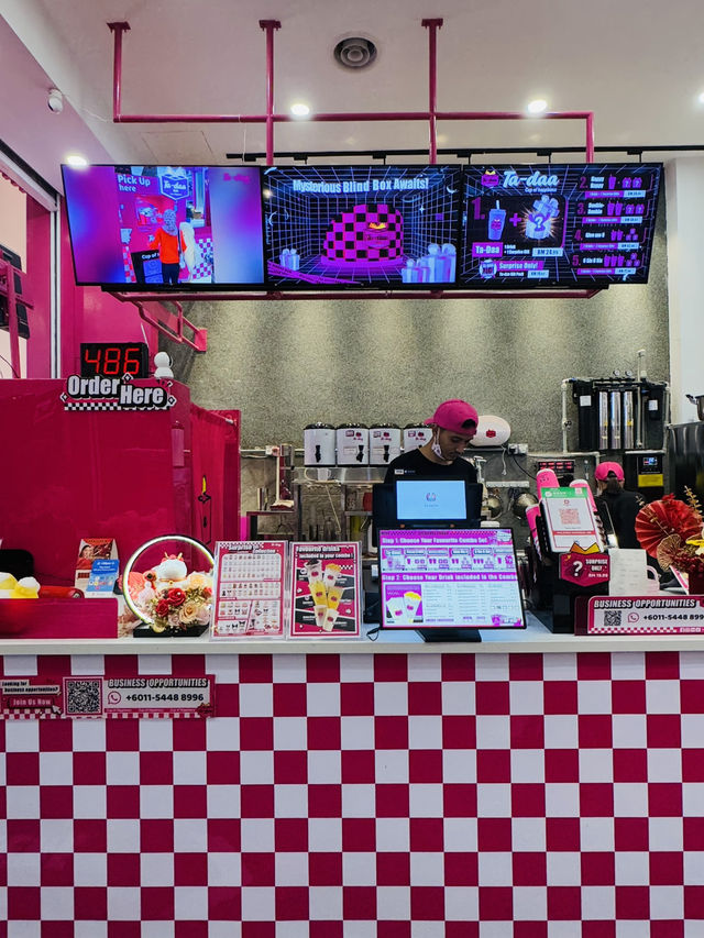 Sip, Smile, Surprise! A Solo Traveler’s Sweet Stop at Ta-daa Box 🥤