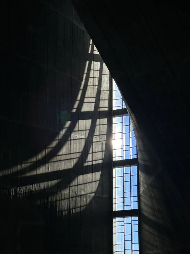日本東京｜一眼震撼的聖瑪利亞大教堂 ⛪️ by 丹下健三 