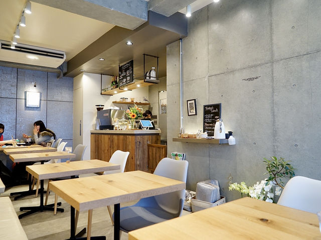 Healthy Lunch & Rich Cheesecake at NIJIYA cafe&dining