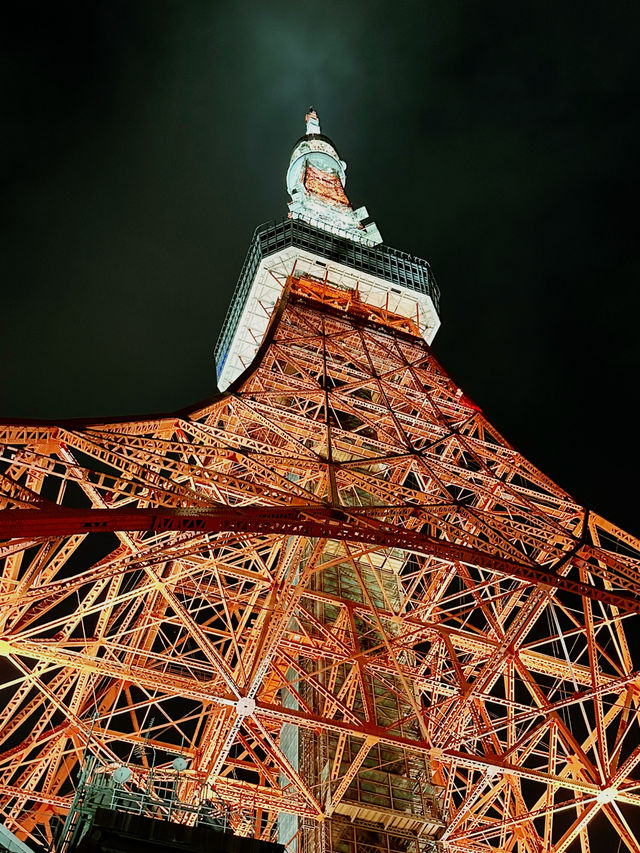 Tokyo Tower’s Nighttime Glow: A Minato Stroll