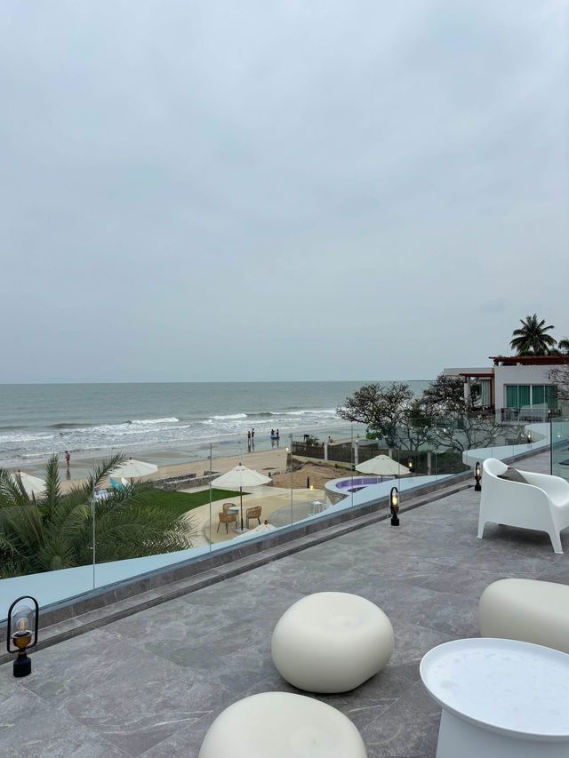 Mira Beachfront Pool Villa Cha-am