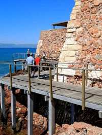 Cami de Ronda 是一條較長的健行步道，沿著這裡的海岸經過