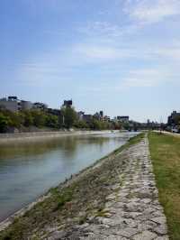 京都｜歷史悠久的鴨川四条大橋 
