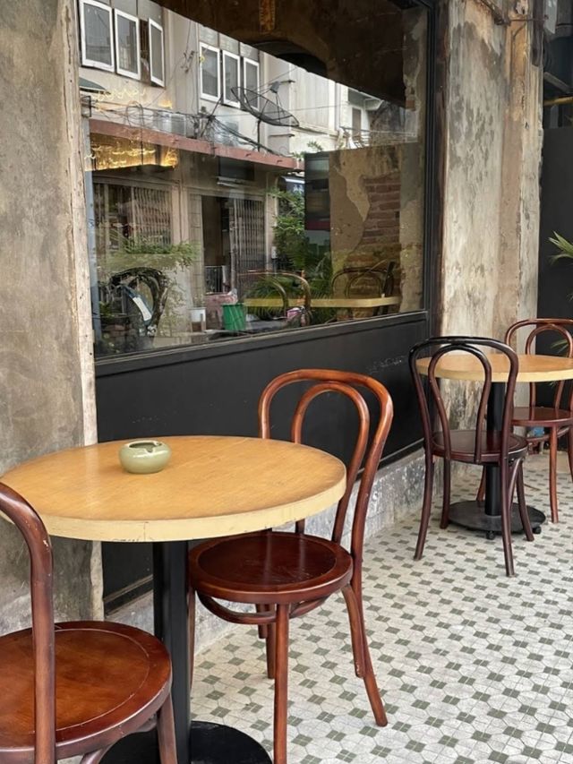 藏身石龍軍路上的百年老宅咖啡店 Sarnies Bangkok