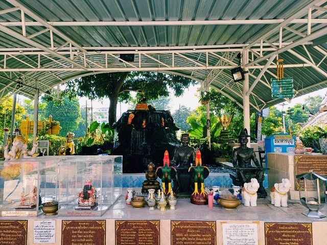 泰國曼谷湄南河畔著名古跡皇家寺廟景點：Wat Thong Nai，暹羅文化藝術風格寺廟建築，適合打卡拍照📸