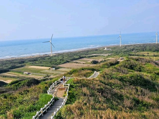 高美濕地賞落日，浪漫的金黃色海天一線