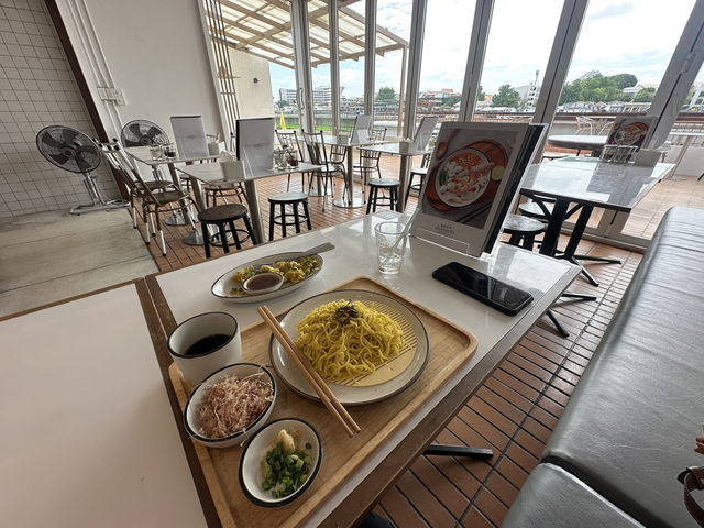 เกี๊ยวหนองบัว วังหลัง — อร่อยหลักสิบ วิวหลักล้าน!