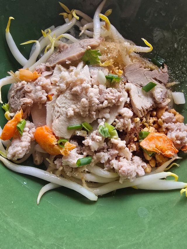 ก๋วยเตี๋ยวต้มยำโบราณของเด็ดแห่งสามโคก