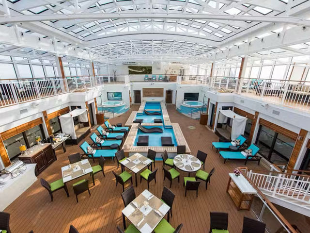"Norwegian Breakaway: The Ship That’s Basically a NYC Party… But With More Sunscreen" 🗽🚢🌞