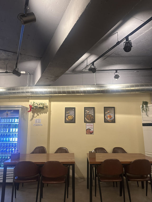 韓国🇰🇷釜山グルメ　釜山タワー近く、高評価の韓国料理店🍽️