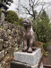 群馬県みなかみ町の「三峯神社」—垂れ耳の狛犬が迎える癒しの社