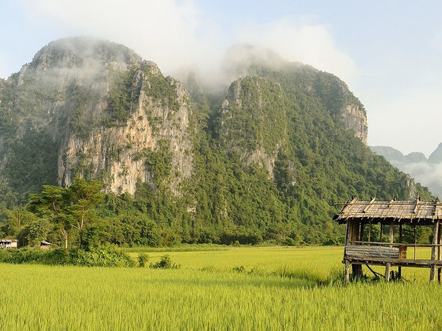 ☄️ Phonsavan Unfiltered: Jars, Jets & Jungle Vibes in Laos’ Mysterious North! 